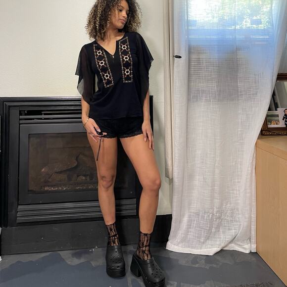 Made in Italy Vintage 00s boho black floral embroidered blouse with bell sleeves - Picture 6 of 10